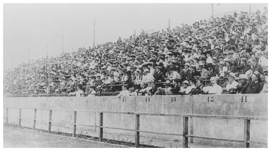 Big crowds at Francis Field Big crowds at Francis Field